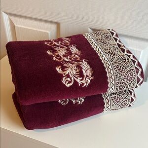 Frenchtex - Plush Embroidered Bath Towel - Burgundy with Ivory Accent set of 2